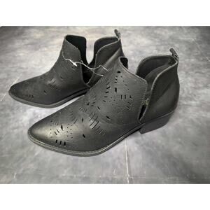 Vintage 93 Women's Black Pointed Toe Slip On Block Heel Ankle Booties Size 7.5